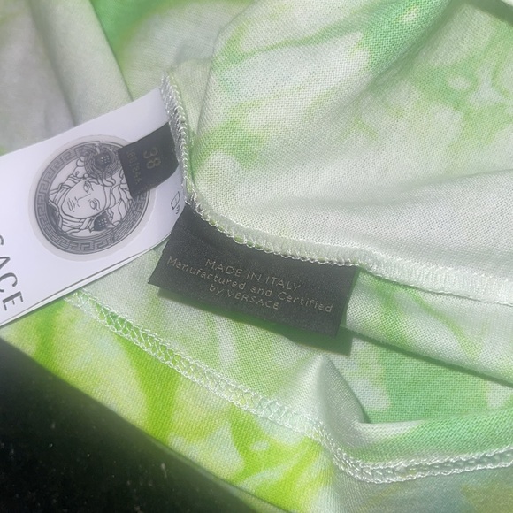 PRE-OWNED - Women's Versace Clip Shoulder Tie Dye Medusa Tee. Size 38IT - Picture 8 of 12